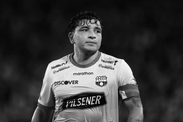 "Барселона" ҳимоячиси қуролли ҳужум натижасида вафот этди 