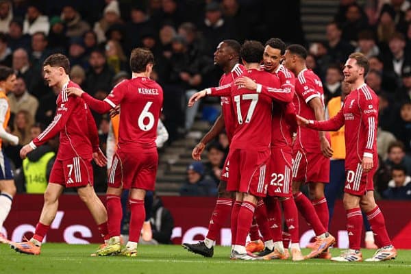 АПЛ. Турнинг марказий беллашувида "Ливерпуль"нинг қўли баланд келди. "Тоттенхэм" эса ўйин сўнггида 9 киши бўлиб қолди