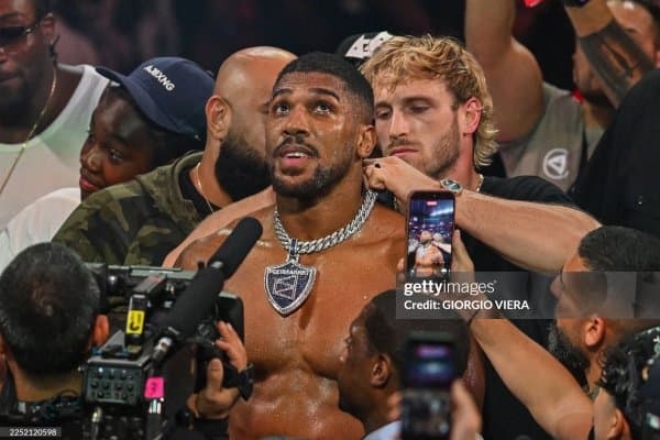 Энтони Жошуа: "Тайсон Фьюри, шартнома имзолаш учун 24 соат вақтинг бор!"