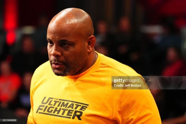 Даниэль Кормье: "UFC собиқ чемпиони февраль ойида қамоқдан қўйиб юборлиши мумкин"