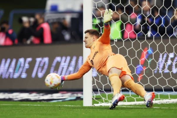 Машҳур дарвозабонга иккита иш чиқди