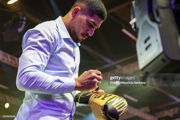 Менежер: "Алекс Перрейра трилогияни хоҳламаяпти"