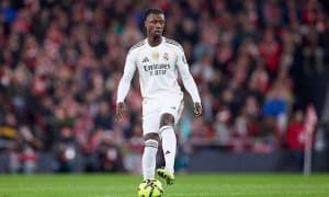 Эдуардо Камавинга Анголада болалар футбол академиясини очмоқчи