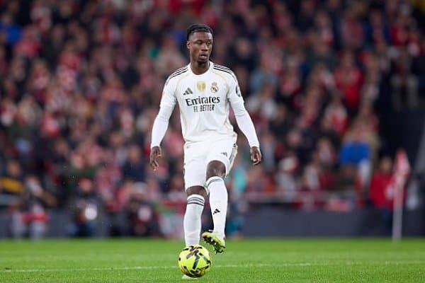 Эдуардо Камавинга Анголада болалар футбол академиясини очмоқчи