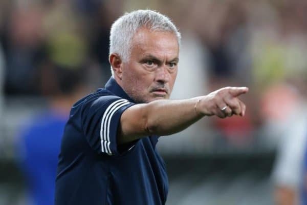 Моуриньо “Барса” трансферини блоклади