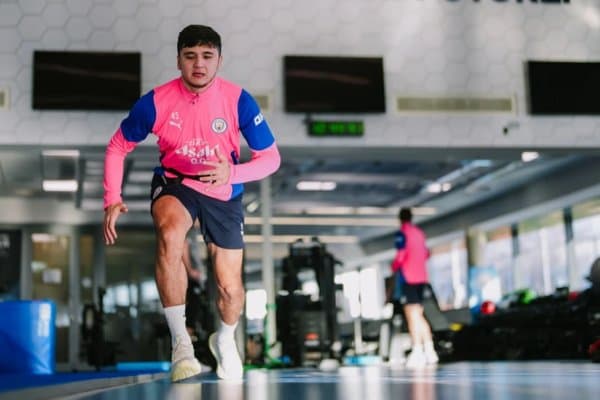 Ҳусанов билан бирга ва унга қарши ўйнаган футболчиларни аниқлашди