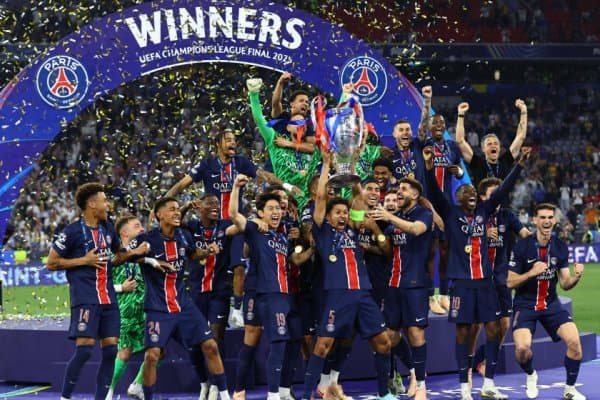 Халқаро футбол тарихи ва статистикаси федерацияси йилнинг рамзий терма жамоасини эълон қилди