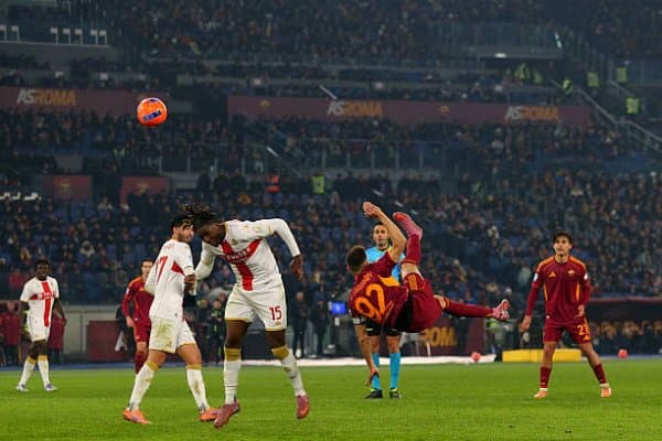 А Серия. "Рома" "Женоа"ни мағлуб этиб, "Ювентус"ни қувиб ўтди 