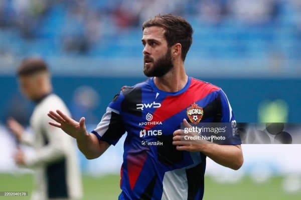 Файзуллаев билан бирга ўйнаган машхур футболчи фаолиятини якунлади