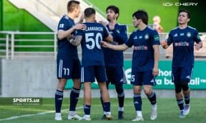 "Персеполис" икки нафар ўзбекистонлик футболчи билан музокара олиб бормоқда