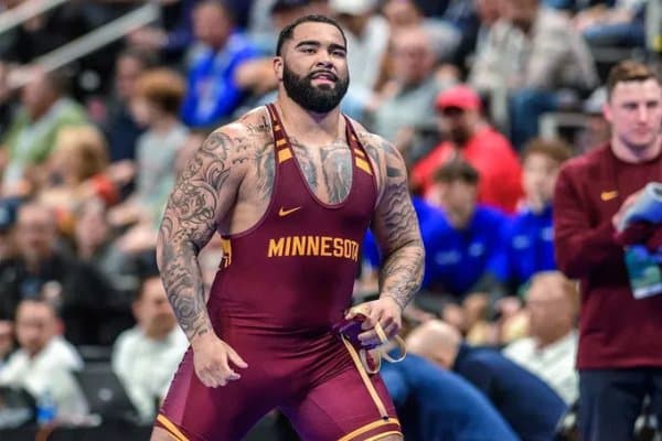 Олимпияда чемпиони Ислом Махачев ва Хамзат Чимаевнинг кураши бошқаларникидан нима учун устунлигини тушунтирди