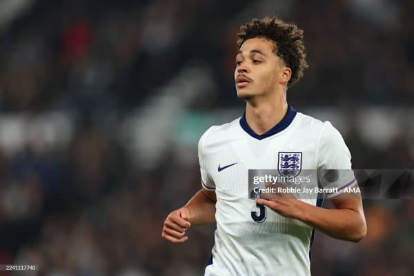 "Манчестер Сити" ҳимоячисини ортга қайтарди 