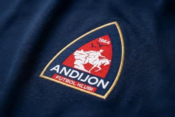 "Андижон" яна бир футболчиси билан шартномани чўзди