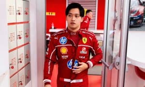 "Кадиллак" "Феррари"нинг захира пойгачиси билан шартнома имзолади