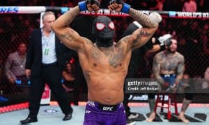 UFC жангчисининг мағлубиятсиз рекорди қайта тикланди