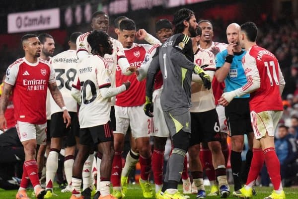 “Арсенал” ҳужумчиси охирида оммавий жанжал келтириб чиқарди