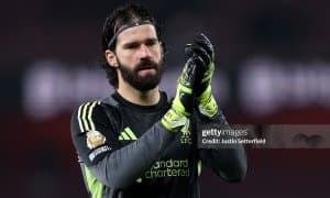 Алиссон "Арсенал"нинг қимматбаҳо футболчисидан 5 баробар кўпроқ тўп билан муомала қилди