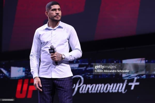 Алекс Перрейра ва Трейси Кортес ажрашганини эълон қилди