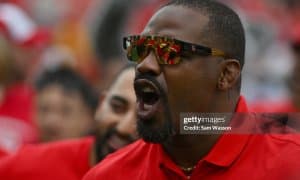 Жон Жонсни ҳайратга солган UFC жангчиси ким?