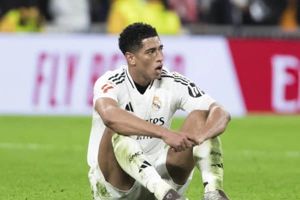 Беллингем майдонда мақсадсиз югуриб юрибди