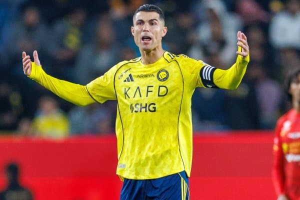 "Ан-Наср" собиқ футболчиси: "Роналду ўзини интернетда эмас, майдонга кўрсатиши керак"