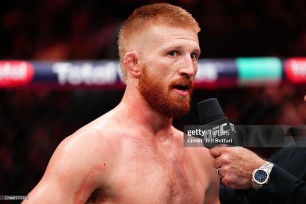 Илия Топуриями ёки Ислом Махачев? Бо Никал жавоб берди