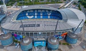 “Манчестер Сити”да ўйнаган футболчи болалари билан бир ўлимдан қолди