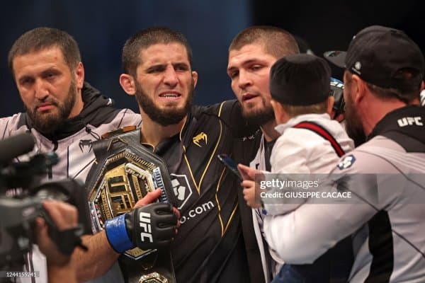 Ислом Махачев: "Хабиб Оқ Уйдаги UFC турнирида жанг қилишимни истамайди"