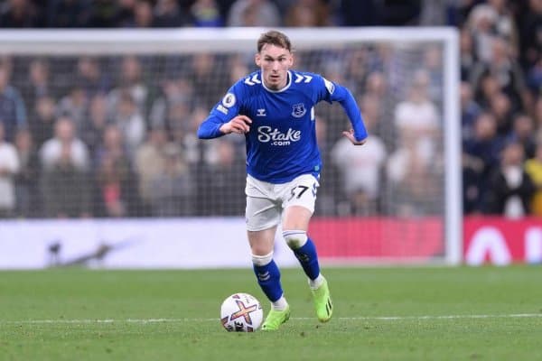 Манчестерликлар ўзи тарбиялаган ўйинчини ортга қайтаради