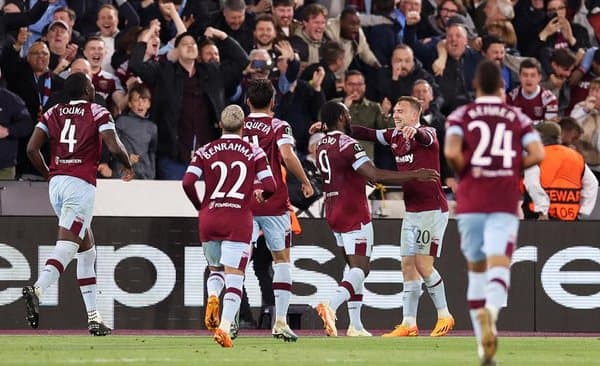 Англия клубига бирорта футболчи келишни истамаяпти