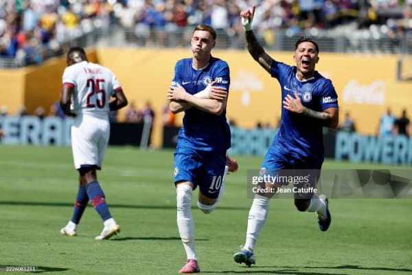 ПСЖ "Челси" футболчисини нишонга олди