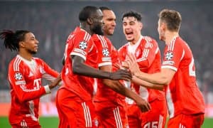 Икки футболчи суперклубда қолишга кўнди