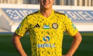 "Сурхон" ёш футболчи билан шартнома имзолади