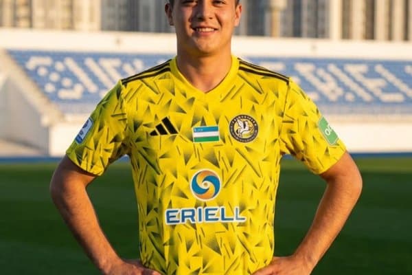 "Сурхон" ёш футболчи билан шартнома имзолади