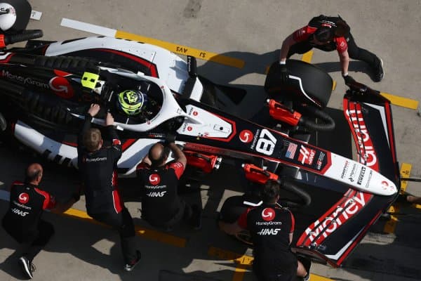 Формула-1. "Хаас" 2026 йилги болидини тақдим этди (Фото)