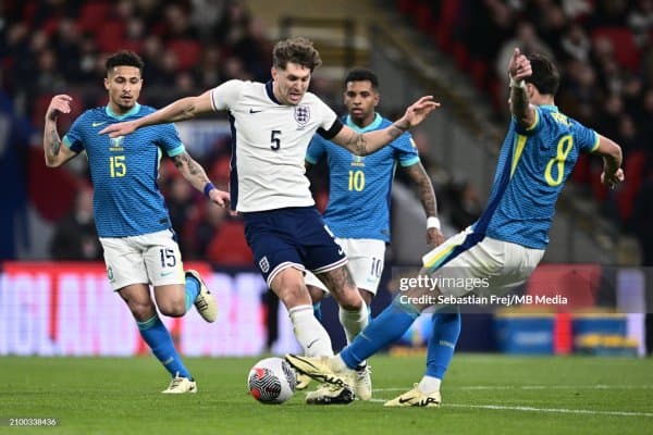 "Манчестер Юнайтед" аутсайдер клуб футболчисини ўз юлдузига ўринбосар сифатида кўрмоқда