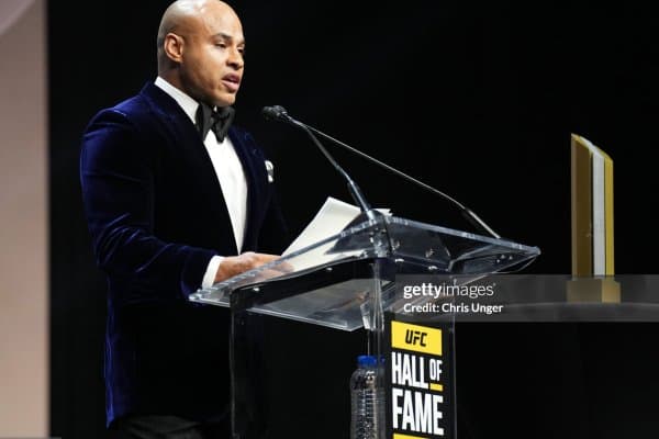 UFC юлдузи фалажга учрашига бир баҳия қолди!