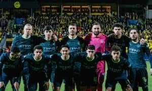 "Манчестер Сити" сардорлари EЧЛдаги мағлубиятдан сўнг, мухлислар учун пул еғишди