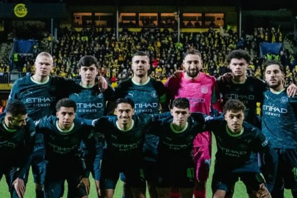 "Манчестер Сити" сардорлари EЧЛдаги мағлубиятдан сўнг, мухлислар учун пул еғишди