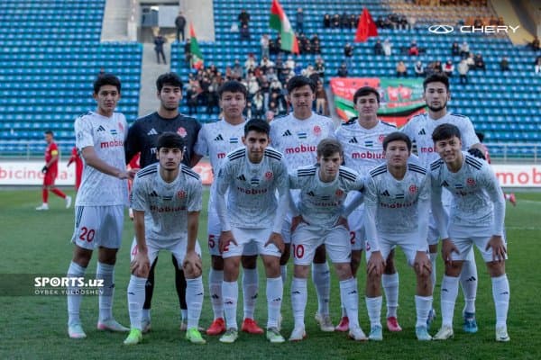 Ўтган мавсумни "Олимпик МобиУз"да ўтказган футболчиси "Қизилқум"га қайтди