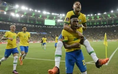 Винисиус Неймарни қувяпти