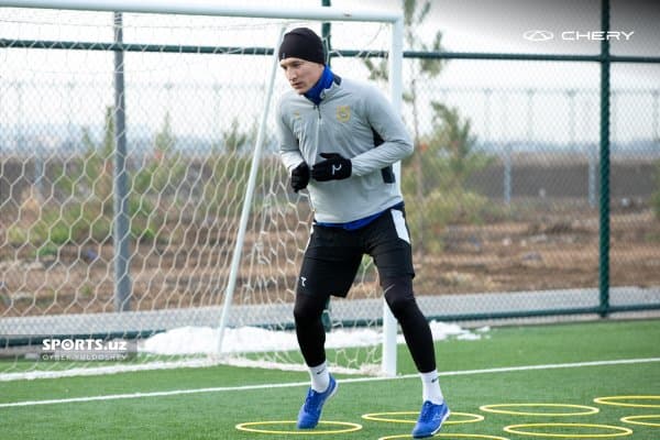 ОКМК 6 футболчини ўз сафига қўшиб олди