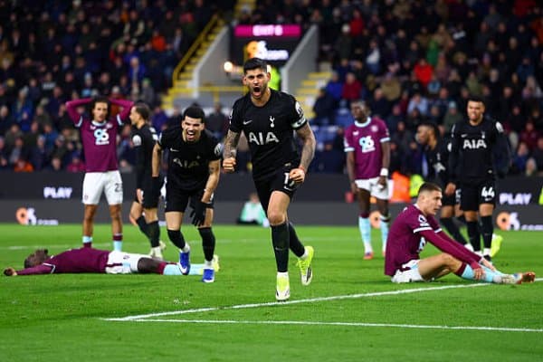 АПЛ. "Фулхэм" сўнгги дақиқаларда ғалабани илиб кетди. "Тоттенхэм"нинг марказий ҳимоячилари жамоасини мағлубиятдан сақлаб қолди 