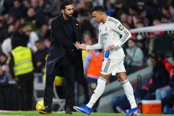 Арбелоа “Реал”ни ўйнатиш усулини топди. У Анчелотти қилган ишга қўл уради