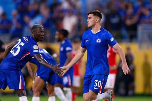 "Челси" ҳимоячиси орқага қайтмоқда