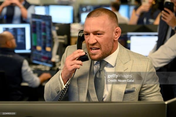 Конор Макгрегор: "Ҳукуматлар эркинлигимиз гайкаларини борган сари қаттиқроқ бураётган дунёда, Павел Дуров Telegram ортида улар билан жанг қилмоқда!"