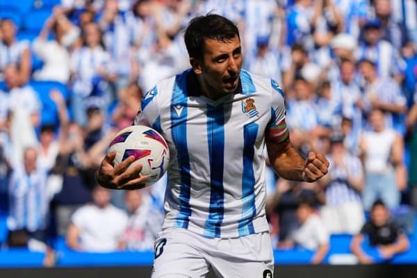 Манчестерликлар испан клубининг энг зўр ўйинчисини олади