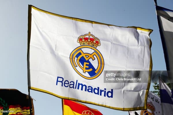 "Реал" 100 миллион еврога ҳимоячи сотиб олишмоқчи