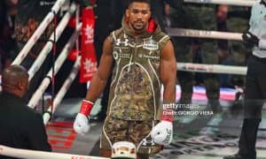 Энтони Жошуа Нигериядаги автоҳалокатдан сўнг биринчи марта мухлисларига мурожаат қилди