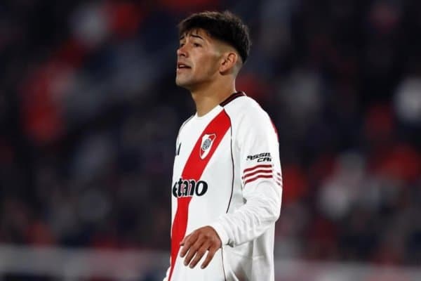 “Манчестер Сити” ва яна бешта Европа гранди “Ривер Плейт” ҳимоячисини кўзлашяпти